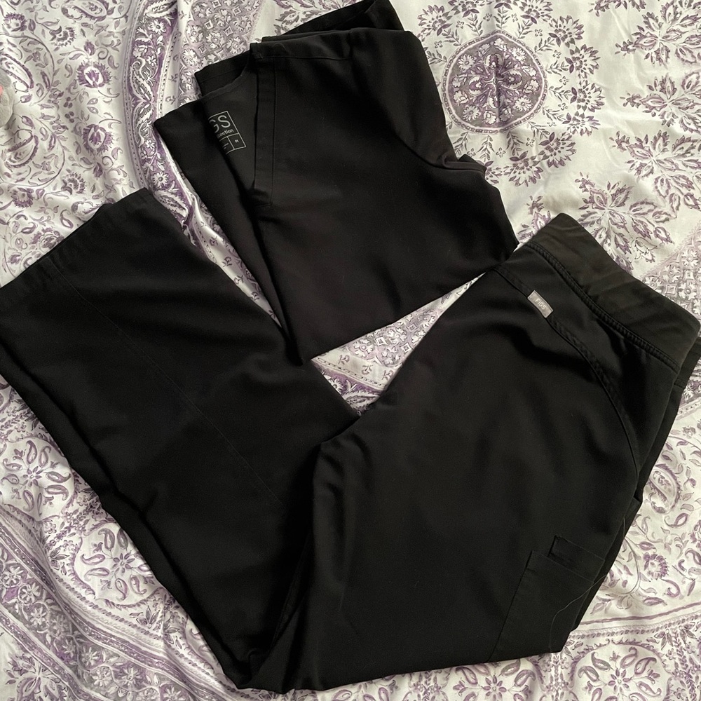 Figs technical collection scrubs in black